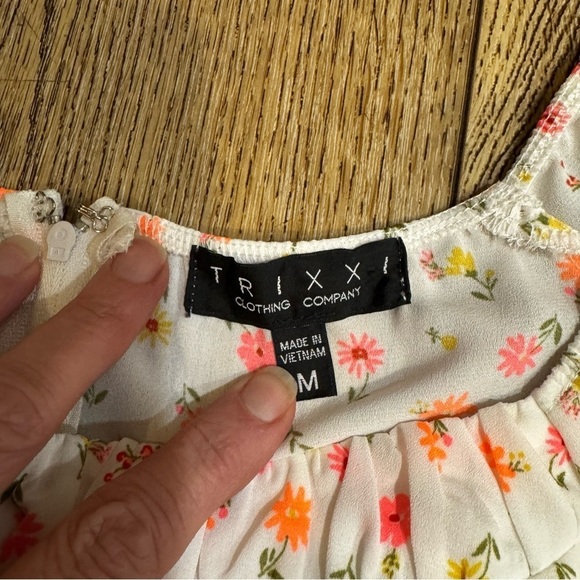 Trixxi Clothing Company white short romper pink orange flowers cap sleeves, M. - Picture 5 of 16